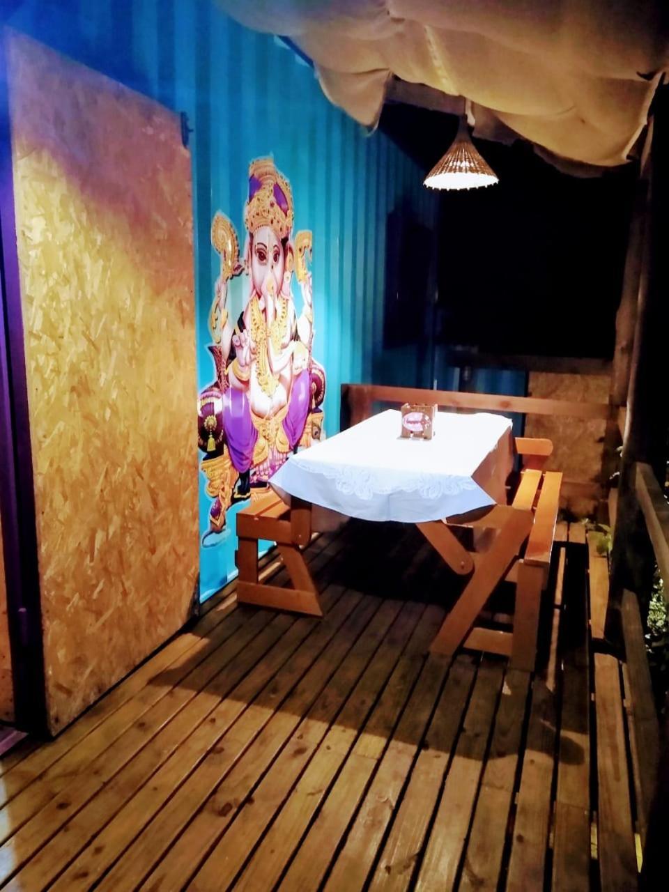 Hindu Box Containers E Cabanas Praia do Rosa Exteriér fotografie